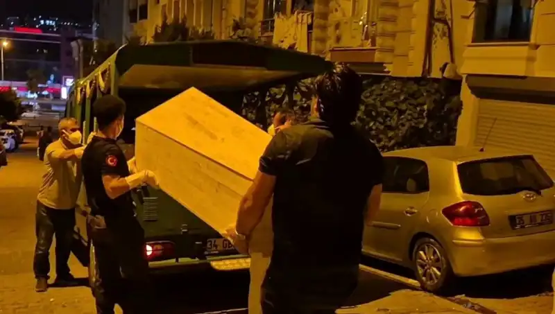 Esenyurt'ta Gizemli Ölüm: Kadın Cansız Bulundu, Herkes Şokta!