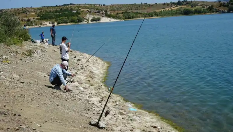 Kafes Patladı, Baraja Koşan Kalabalık Yaşananları Şaşkınlıkla İzledi