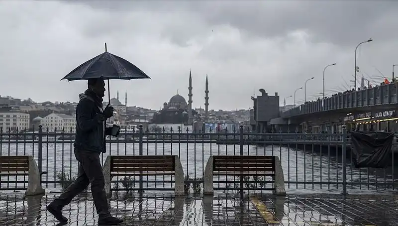 İstanbul'da Bahar Havası Yerini Kışa Bırakıyor: Yağmur ve Kar Uyarıları