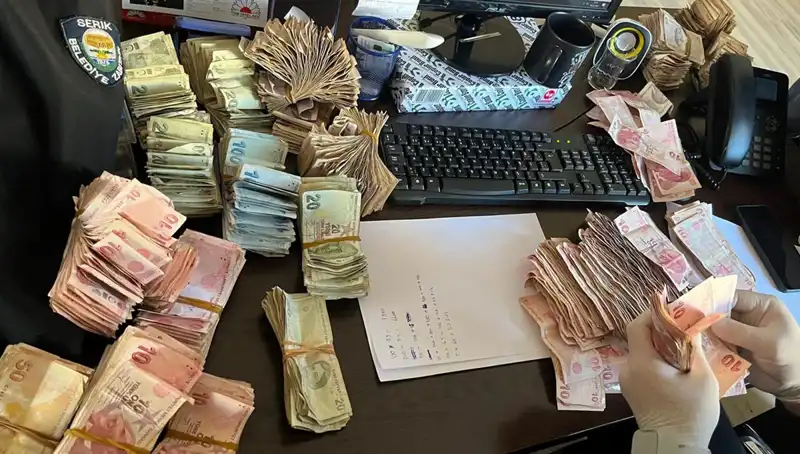 Dikkat Çeken Olay: Dilencinin Üstünden Yüzbinlerce TL Çıktı!