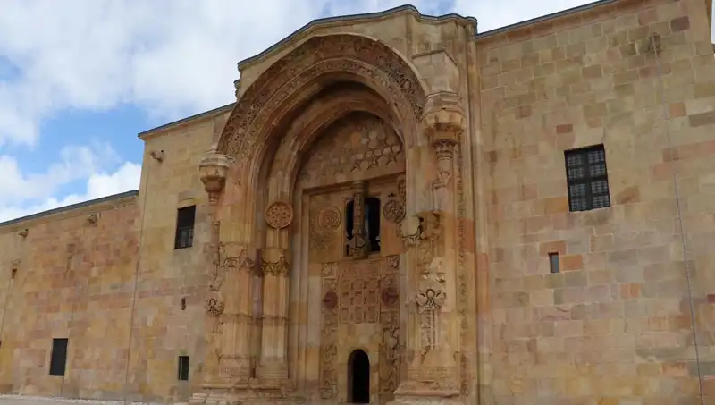 Divriği Ulu Camii ve Darüşşifası'na Ziyaretçi Akını: Tarih ve Kültürün Buluşma Noktası