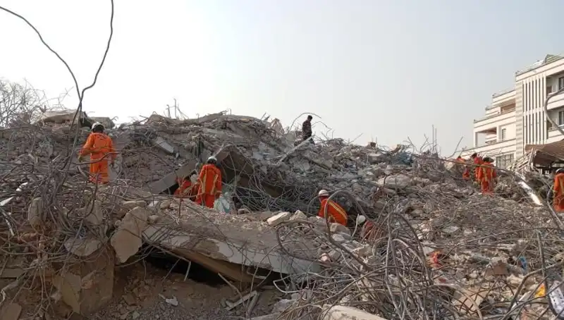 Myanmar'daki Depremde Türk Ekiplerinin Kurtarma Mücadelesi: Mucizevi Kurtuluş