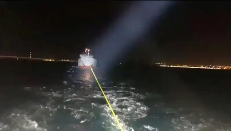 Çanakkale Boğazı'nda Gemide Ani Arıza: Seferler Durduruldu