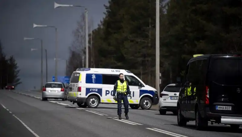 Finlandiya’da Okulda Bıçaklı Saldırı: 3 Öğrenci Yaralı, Şüpheli Gözaltına Alındı
