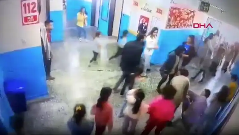 Öğrenci Bayıldığında Müdür Yardımcısı Hızla Müdahale Ederek Hayatını Kurtardı