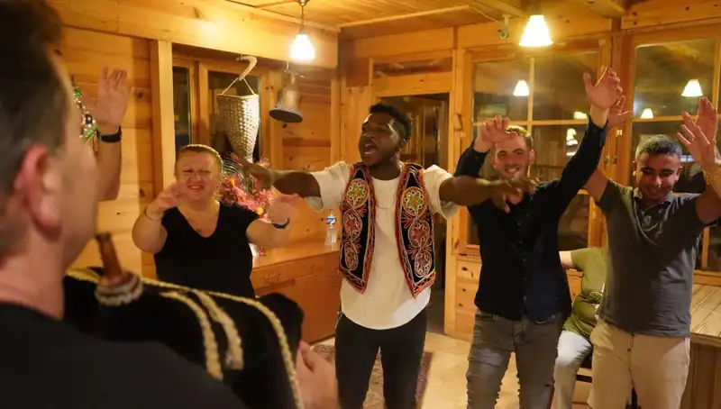 Gana’dan Türkiye’ye, Rizeli Tıp Öğrencisi Mezuniyet Coşkusu Yaşadı
