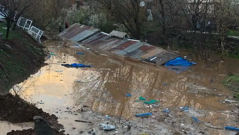 Bingöl’ü Vuran Sağanak Yağışlar, Ahırları Su Bastı!
