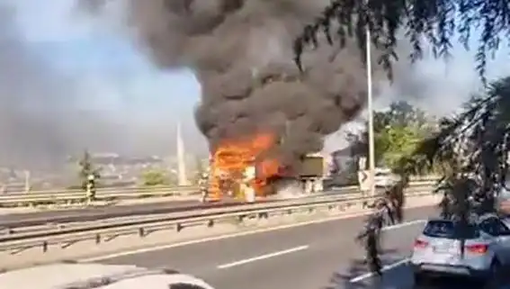 D-100 Karayolu'nda TIR Yangını, Trafik Kilitlendi: Vatandaşlar İsyan Etti