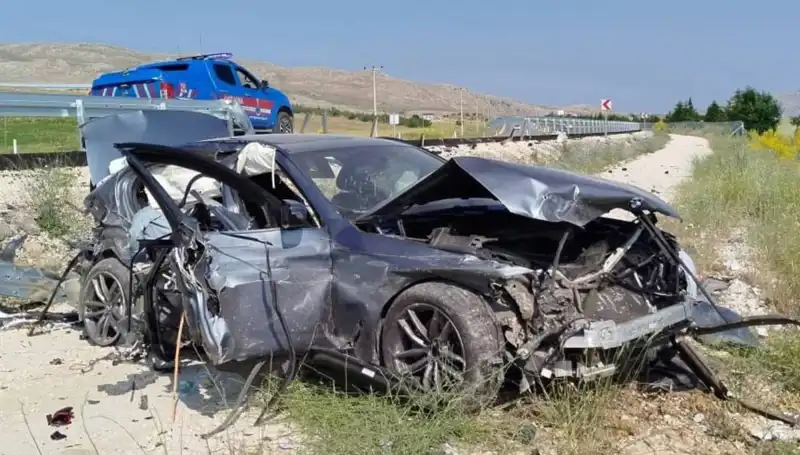 Sivas’ta İki Ayrı Trafik Kazası: 9 Kişi Yaralandı, Detaylar Şok Edici!