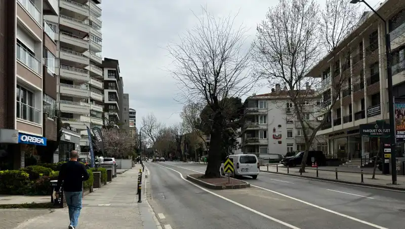 Kadıköy’deki Tehlikeli Cadde: Sürekli Kaza Olan Nokta Vatandaşları Tedirgin Ediyor