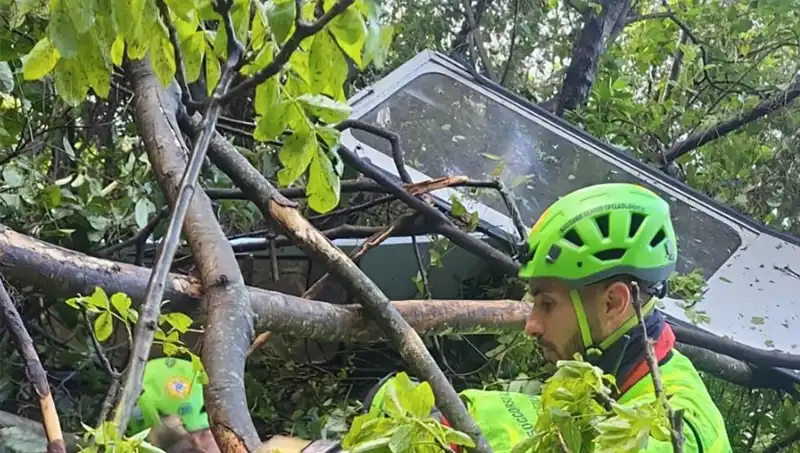 İtalya'daki Teleferik Faciasında 4 Kişi Hayatını Kaybetti: Çekme Halatı Koptu