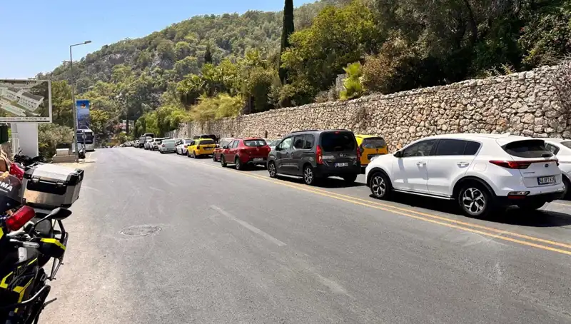 Fethiye-Ölüdeniz Yolunda Uzayan Kuyruk: Tatilcilerin Akını Sürüyor!
