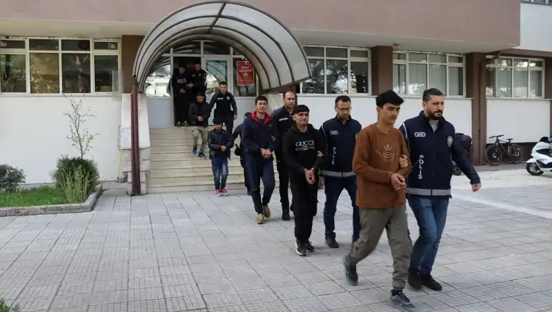 Edirne ve Kırklareli'nde Kaçak Göçmen Operasyonu: 150 Kişi Yakalandı!