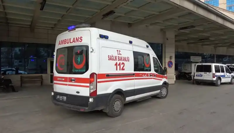 Bir Kadın Korkunç Olayda Birlikte Yaşadığı Adamı Bıçakladı