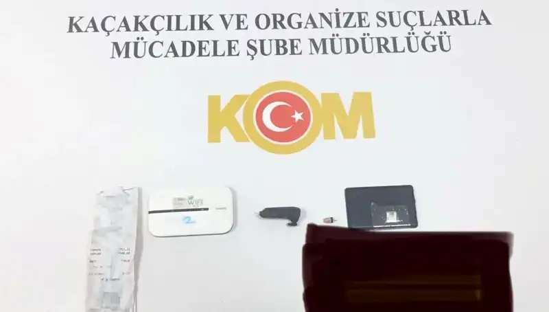 Ehliyet Sınavında Kopya Düzenekleriyle Yakalanan Şok İkili