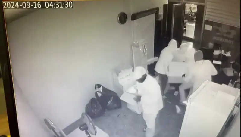 Sırtlarına Yükledikleri Kasa ile Soygun Girişimi: Gözaltına Alındılar