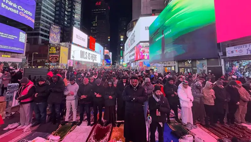 New York Times Meydanı'nda İslam Birliği: Teravih Namazı Coşkusu