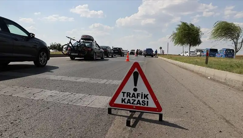 Adana’da Feci Kaza: Kamyon ile Otomobil Çarpıştı, 1 Ölü, 1 Yaralı