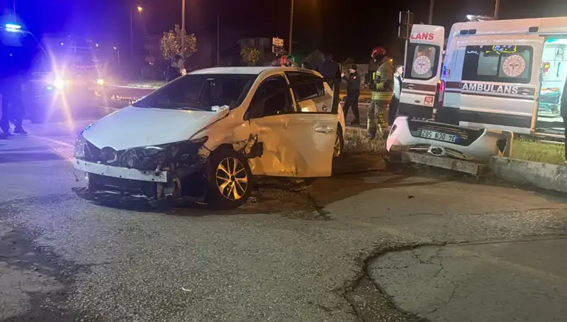 Pikap ve Otomobil Çarpıştı: Kaza Anının Detayları Ortaya Çıktı