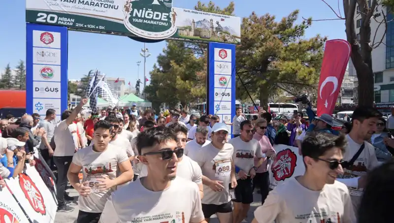 518 Sporcu Niğde Yarı Maratonu’nda Performans Gösterdi: Hedef Birlik ve Dayanışma!