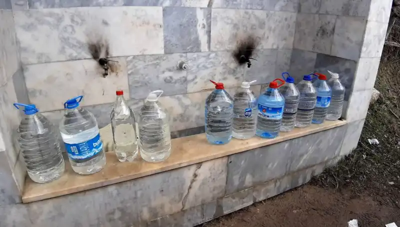 Şifalı Suyun Peşinde: İnsanlar Kilometrelerce Yol Kat Ediyor
