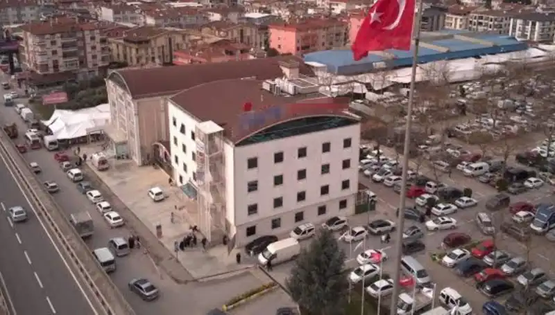 Özel Hastaneye Deprem Mührü Verildi: Perde Betonları Kestiler mi?