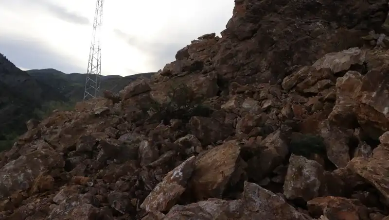 Erzurum'da Dev Heyelan: Yol Kapatıldı, Ulaşım Durma Noktası