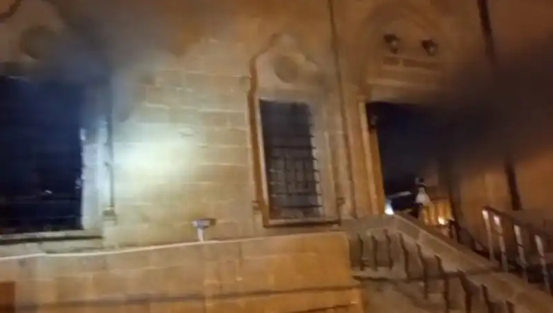 Mardin'de Camii Yangını: Tarihi Yapı Alev Alev Yandı!