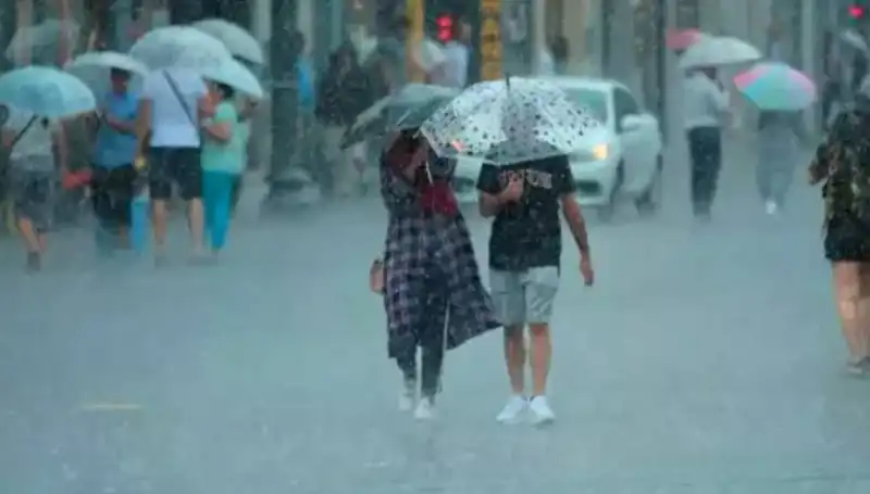 İstanbul'da Sağanak Yağış, Yangın Bölgesinde Kuvvetli Rüzgar Etkili Olacak