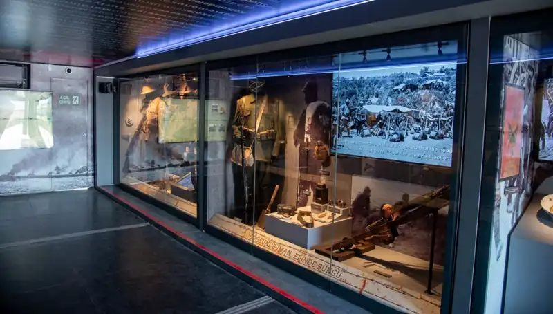 Çanakkale Savaşları Mobil Müzesi Karadağ'da Sanatseverlerle Buluştu