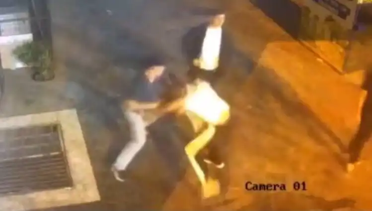 İstanbul Sokaklarında Tekmeli ve Yumruklu Kavga: Neler Oldu?