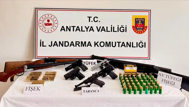 Antalya'da Ruhsatsız Silah Operasyonu: Piyasa Sarsıldı